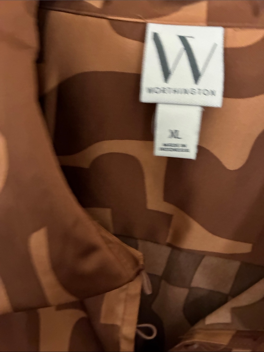 Worthington Brown Geometric Button-Up Shirt long sleeve Never worn!!! - Picture 4 of 4